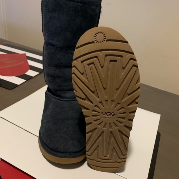 Shoes and bags (ugg, Nike) - Picture 3 of 6